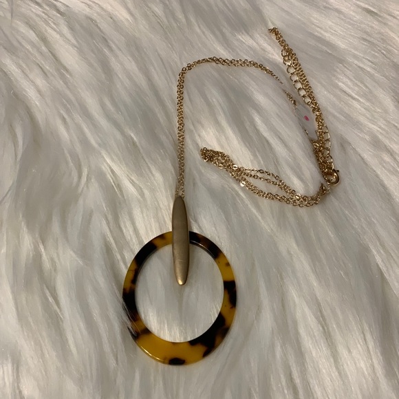 Women fashion Necklace - Picture 1 of 3